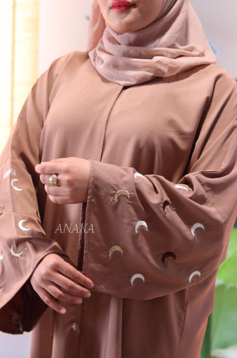 ✨مع اكبر تخفيض في اناقة إلفتي الأنظار بأناقة عبايتك! ✨
